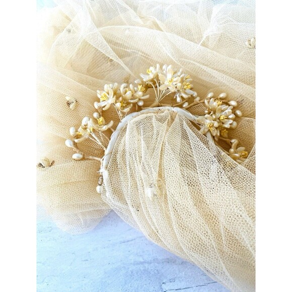 Antique to Vintage Wax Flowers Bridal Tiara and Veil with Orange Blossoms c.1930 - Picture 7 of 12